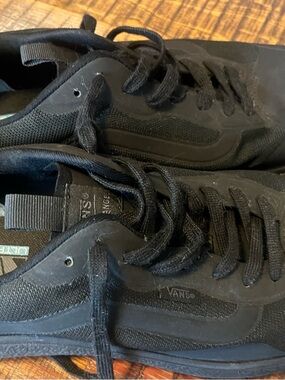Vans Ultrarange Men’s Black Low-Top Skate Sneakers
